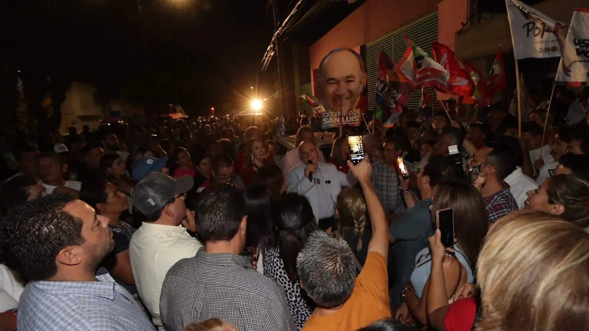 retrasan entrega de constancia a Enrique Galindo (3)